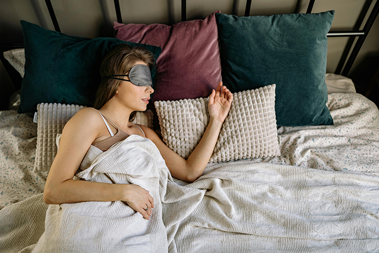 7 Natural Ways to Fall Asleep Faster